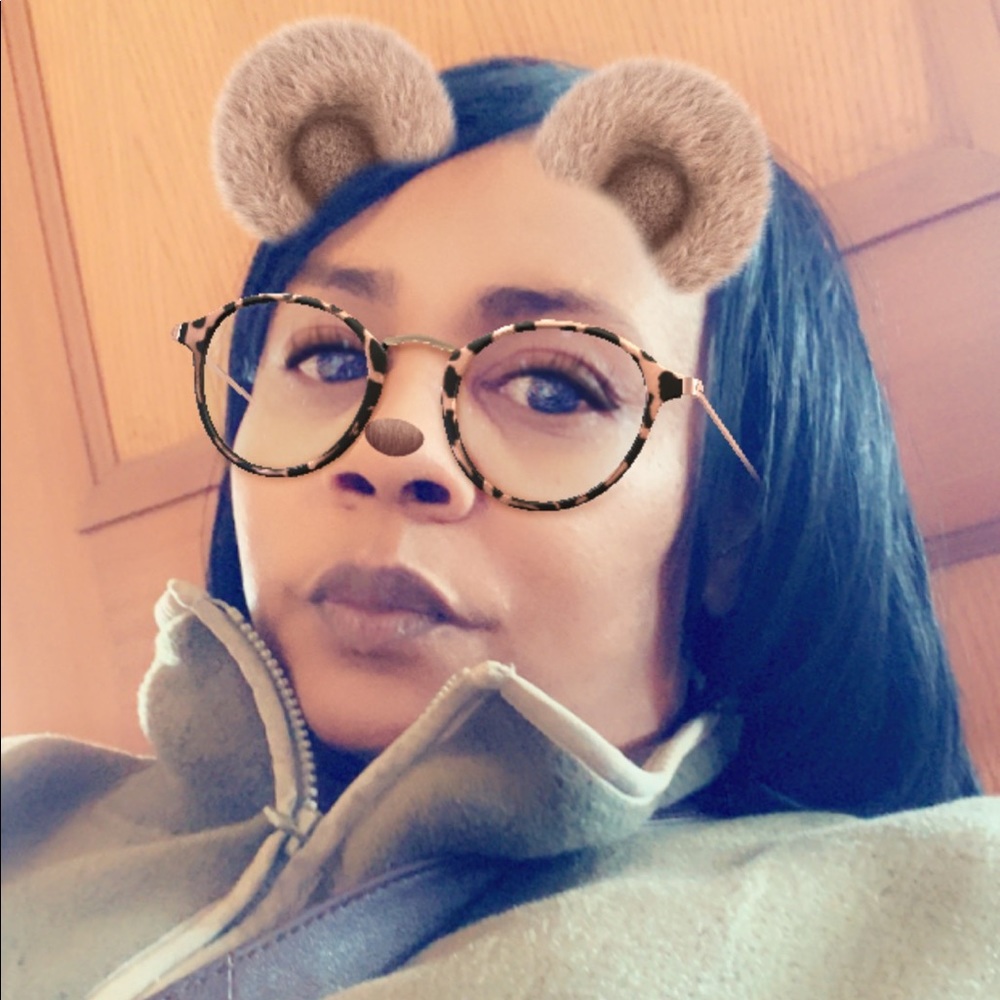 Meet your Posher, Monique